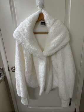 Jill Martin White Sherpa Lounger Jacket Size 2X/3X wearable Hooded Blanket NWT